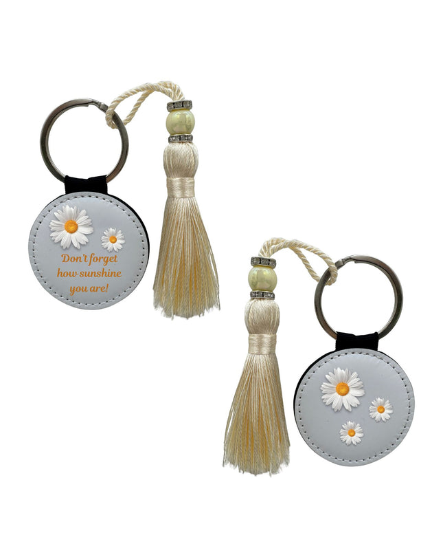 Round Keyring with a Daisy and the text "Don't forget how sunshine you are" design